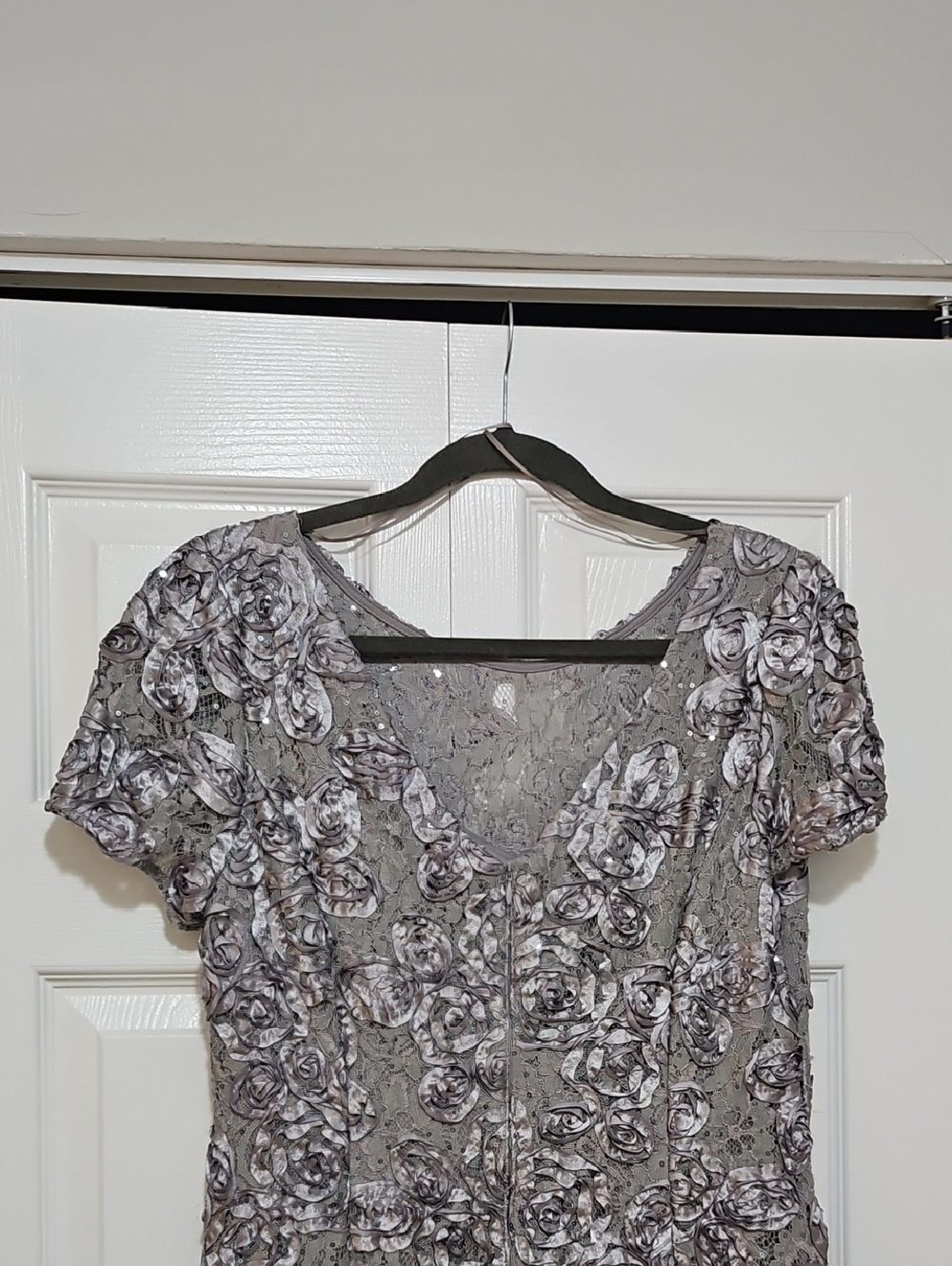Elegant Gray Floral Lace Maxi Dress - Picture 4 of 6